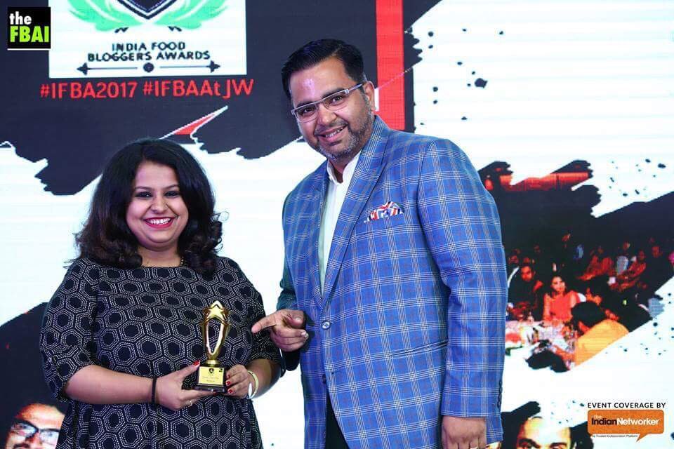 VernikaAwal's tweet photo. Finally laid my hand on this! Thank you @skiy7 and The Indian Networker for capturing my big moment at #IFBA2017. Thank you again to the jury and @FoodBloggerAI and my blog readers of course. Thank you Chef @mchefajaychopra for the honour 😊🙏🏼 https://t.co/1R8wISvBag