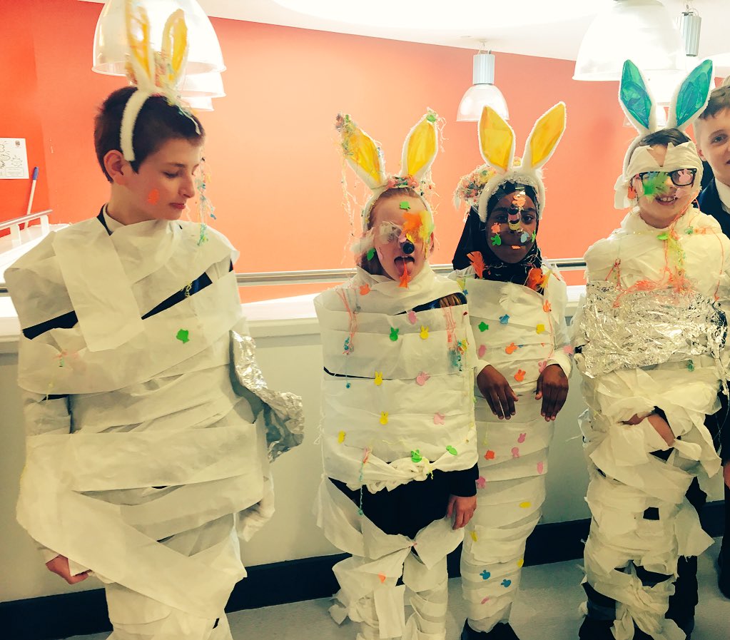 Walbottle_Mfl's tweet photo. Y7 Easter fashion collection🐰 @walbottlecampus #eastercrêpeparty https://t.co/10d34gpQml