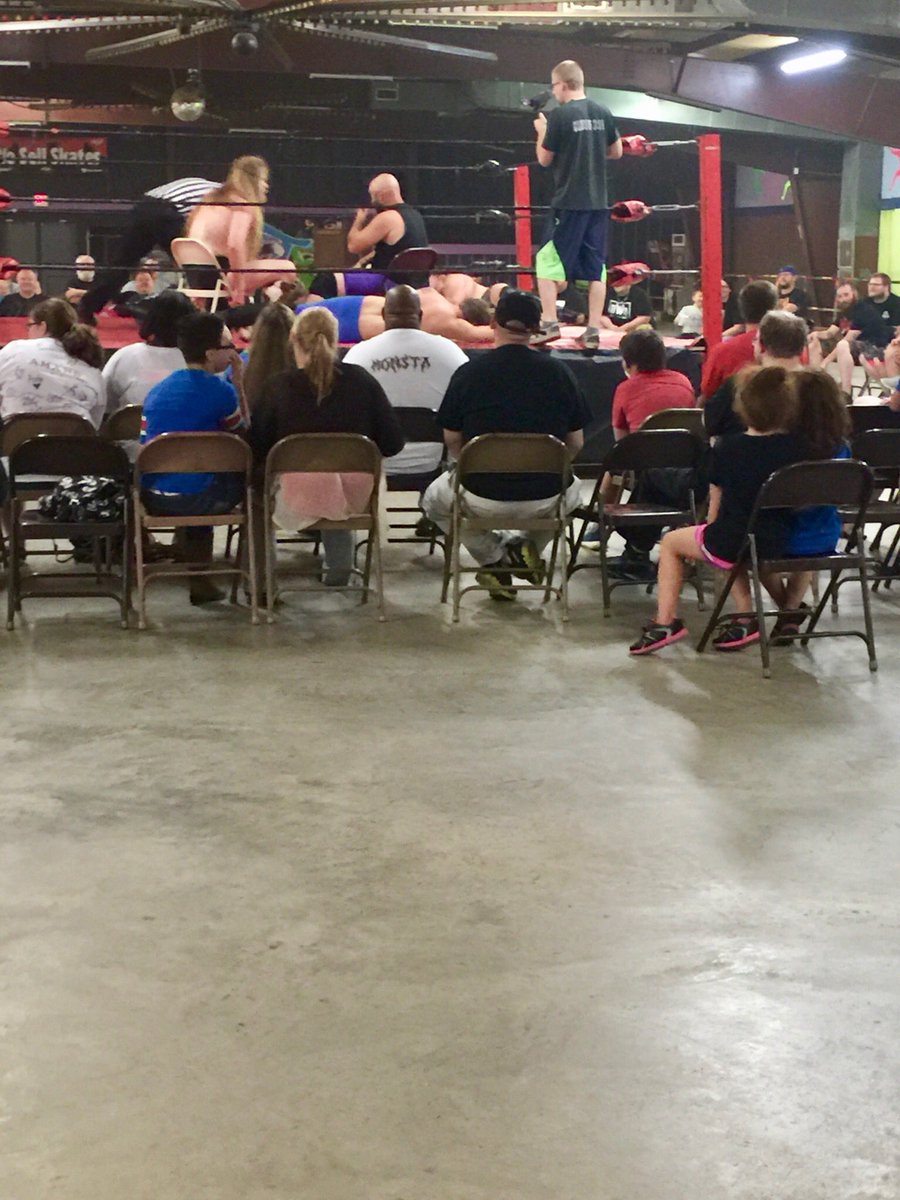 The_B_Espinosa's tweet image. Was checking through my photos on my phone and stumbled on this one. Put a slight tear in my eyes. This is why I’ve continued doing this for the past couple years and they drive me to keep getting better. #BottomRight