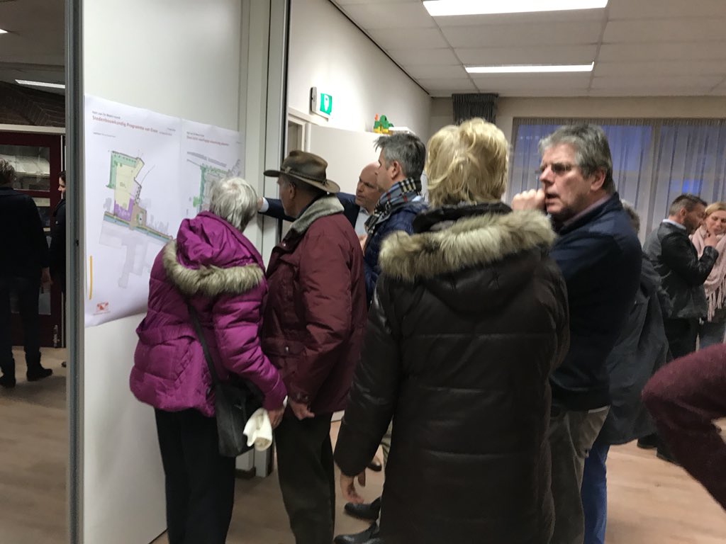 frankkools's tweet photo. Presentatie bouwplannen hart van #DeMeern #koopwoningen; heel misschien wat vrije sector #huur; zeker GEEN #socialehuur @pvdautrecht https://t.co/CZlGnDp3EM