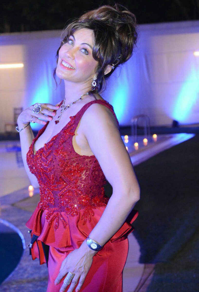 VANNDANAVAADERA's tweet photo. #TheDiasMaestro #awarded #ZoomDelhi #Top100IndianIconAward for #musicandentertainment #talentqueen #bestemcee #stylediva #fashionbrigade #bestanchor https://t.co/pRhJzoHrIj https://t.co/be29E98vQF