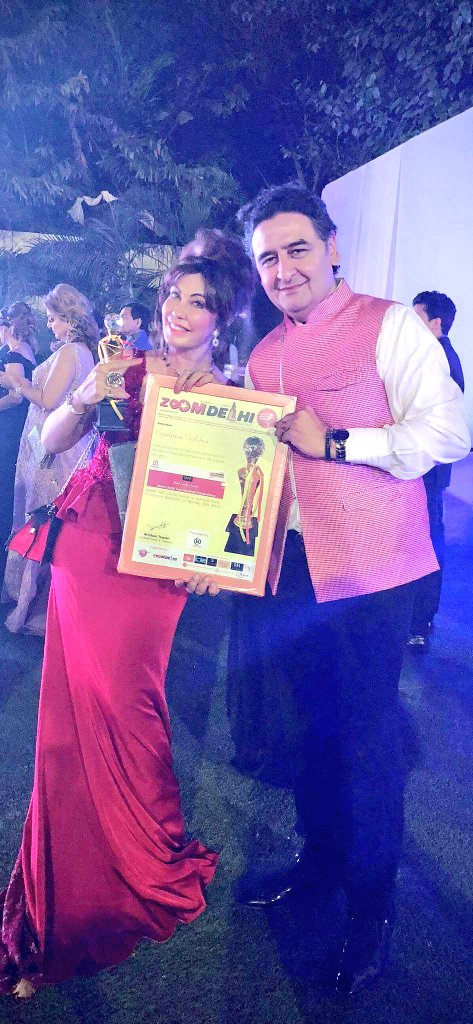 VANNDANAVAADERA's tweet photo. #TheDiasMaestro #awarded #ZoomDelhi #Top100IndianIconAward for #musicandentertainment #talentqueen #bestemcee #stylediva #fashionbrigade #bestanchor https://t.co/pRhJzoHrIj https://t.co/be29E98vQF