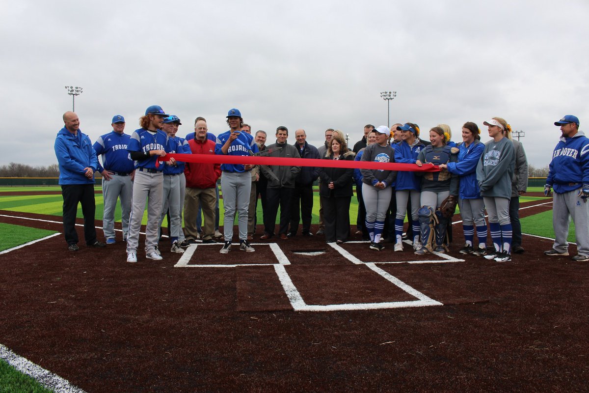 AndoverSchools's tweet photo. Play ball! The season has officially opened for the @AHSTrojanAthlet softball and baseball players on their new turf fields!
#385Bond https://t.co/9QidgU29OH
