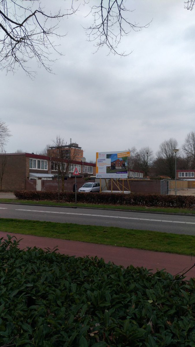 Vandaag de bouwborden geplaatst en over een paar weken de officiele start van de bouw van 33 appartementen en 17 levensloopbestendige woningen #Zuidsingel #trots <a href="/Gemeente_Venray/">Gemeente_Venray</a> <a href="/WLvenray/">Wonen Limburg</a> <a href="/VanWijnenGroep/">Van Wijnen</a>