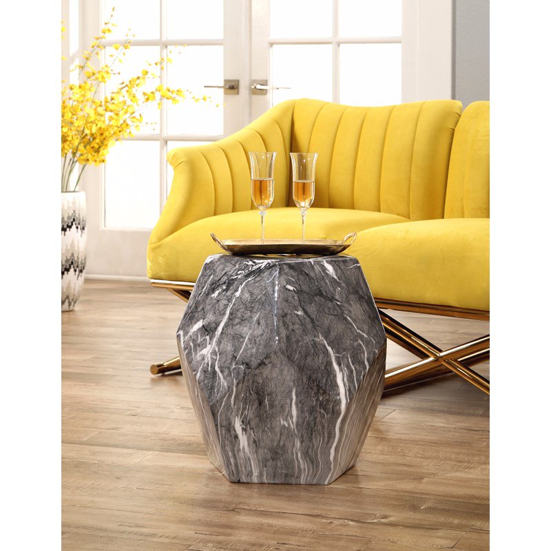 Just added to the family! Marmaro Garden Stool in marbled black. Great for indoor or outdoor event design. #bringthelux to your event!  #eventfurniture #eventdesigner #eventfurniturerental #unleashyourcreativity