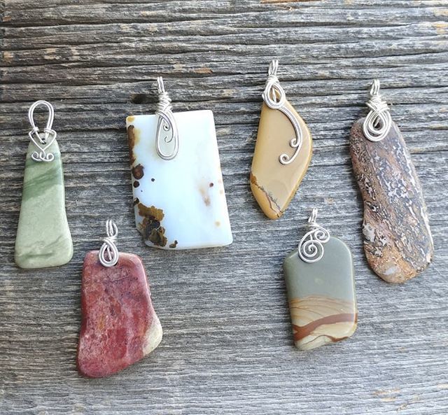 sagebrushbeyond's tweet photo. It's been A "Rocky" morning 😄.
.
.
#jasper #agate #picturejasper #wirewrappedjewelry #rocktumbling #rockpolishing #rockslabs #wirewrappedrocks #owyheepicturejasper #rocklove #rockjewelry #rockhounding #oregonrocks #oregonhandmade #oregonmade #quartz… https://t.co/EXTAsVzoRZ https://t.co/UiLCZN6BmK