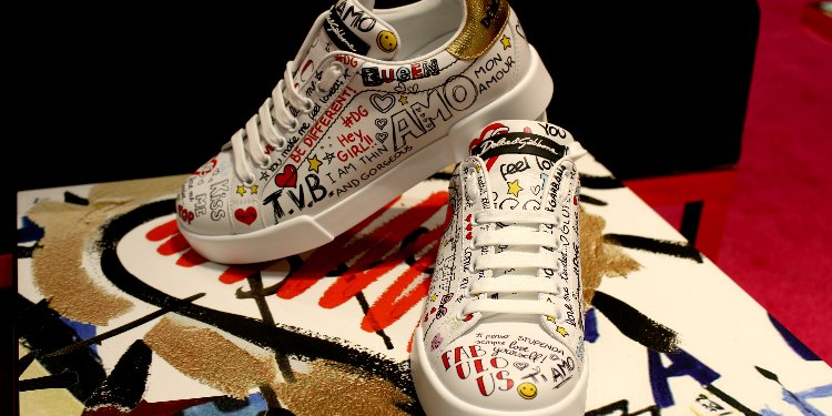 psicología Distraer reinado El Palacio de Hierro on Twitter: "Esta es tu última oportunidad para  personalizar tus tenis #DG en la pop up de @dolcegabbana en  #ElPalaciodelosPalacios. #DGlovesMexico #DGMillennials  https://t.co/3McxAnmJoo" / Twitter