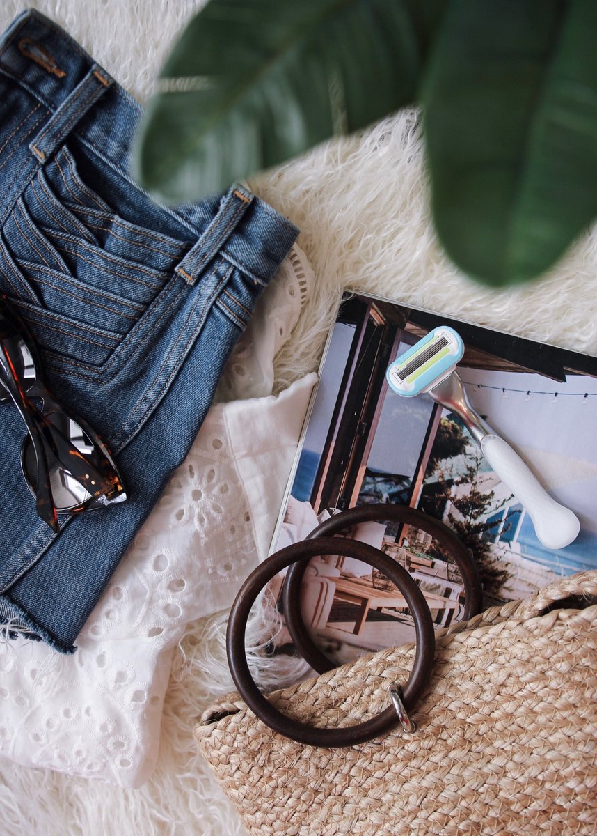 Preparing for a big Euro trip for the Summer &amp; one of my #goals is to make sure my #leggame is strong &amp; shinning #ad Sharing 3 tips to achieve this ft <a href="/GilletteVenus/">Gillette Venus</a> platinum extra smooth razor frm <a href="/Target/">Target</a> livelovewearit.com/2018/03/27/thr… #ontheblog #legday #venusplatinum #smoothsquad #ic