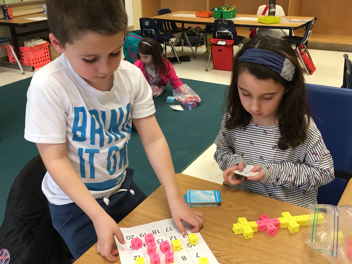 WOSnews's tweet image. @GuntherArthur and #mshillWOS’ class play five in a row with three cards to to strengthen math fluency and strategy skills