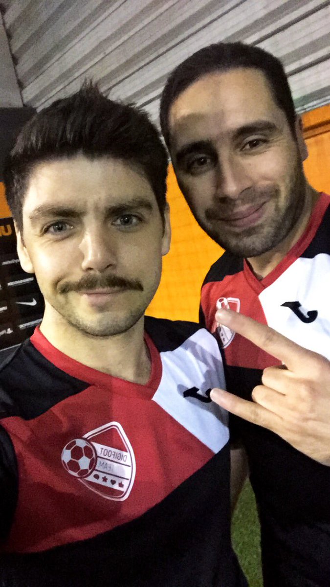 LudoAmar's tweet photo. Un grand jour : 1ère victoire pour la team #Digifoot dans le championnat #PlayInClub ! On fête ça devant #GERBRA ! 🤙🏻 https://t.co/5A296QpdcC