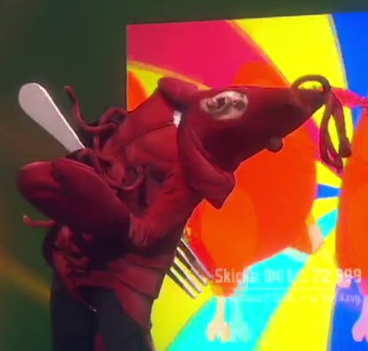 nycopora's tweet photo. #ダービッド が6年前に着てたこのザリガニってまさか…？？ｗ
is this lobster #DavidLindgren wore in 2012 the same one #DanielKoivunen wore in @Edward_Blom's song at @SVTmelfest 2018!?
#melfest #melfestjp #Melodifestivalen https://t.co/1tl38TDag7