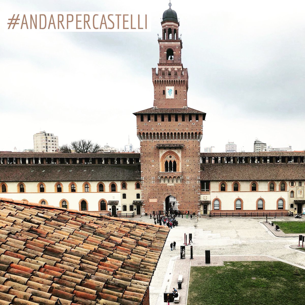 Il #castellosforzesco di Milano lancia su Instagram il challange #ANDARPERCASTELLI 🏰 ➜ instagram.com/p/Bg0ab6BFVsE/