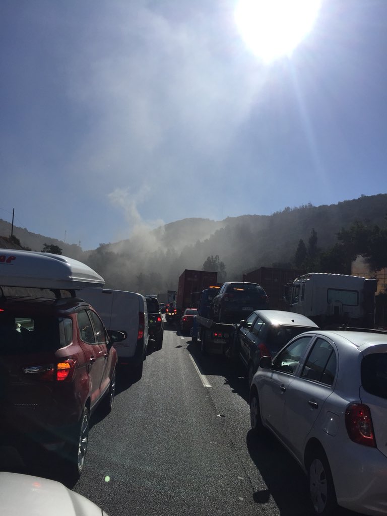 ViveCASABLANCA's tweet image. #CASABLANCA Incendio de BUS interior Túnel Zapata Ruta 68 Km 55. Tránsito suspendido hacia Valparaíso.  @sitiodelsuceso @reddeemergencia @biobio @CarlosTeran @55_david @tteinformavalpo @twittcafechile