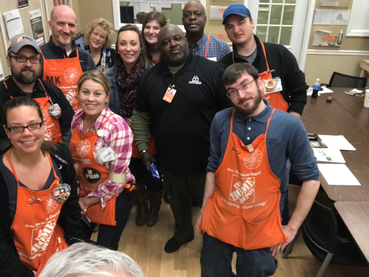 Specialty Tuesday with Dreamline and TuffShed!  Getting our share in D23 too!  #makingpipelinein17 #makingspecialtyin17 #makingservicesin17 <a href="/JulieGiattino/">Julie Giattino</a> @plymouthhd2762 <a href="/brandi_vorhoff/">Brandi Vorhoff</a>
