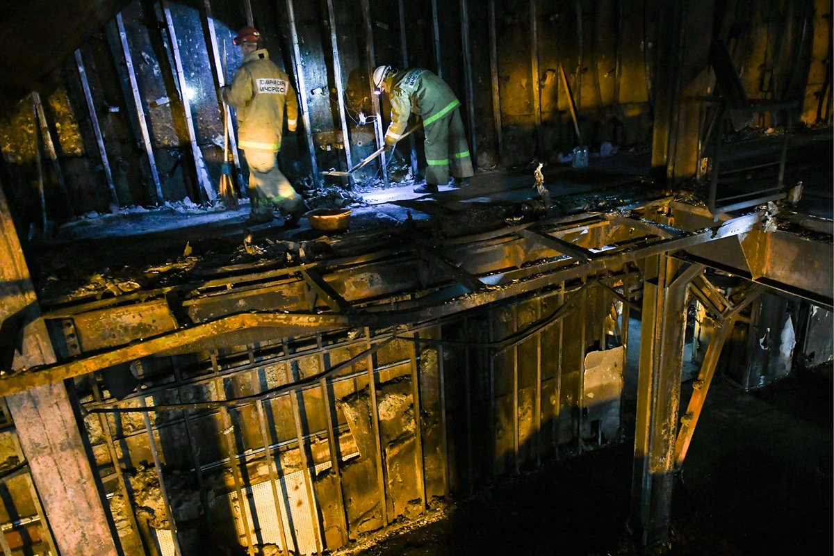 Тц зимняя вишня после. Пожар в кемерово в тц зимняя вишня. Пожар в кемерово в тц зимняя вишня. Тц зимняя вишня кемерово после пожара. Зимняя вишня кемерово 2018.