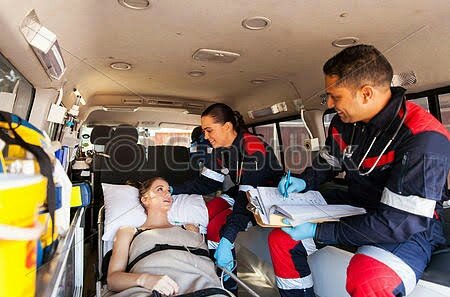 Sarrazin13_'s tweet photo. - Je vais bien ? 
- oui madame vous inquiétez pas c'est juste une petite égratignure sur votre jambe 
- je peux voir ? 
- sa va etre chaud la jambe est dans l'autre ambulance https://t.co/3jaQPc9NAf