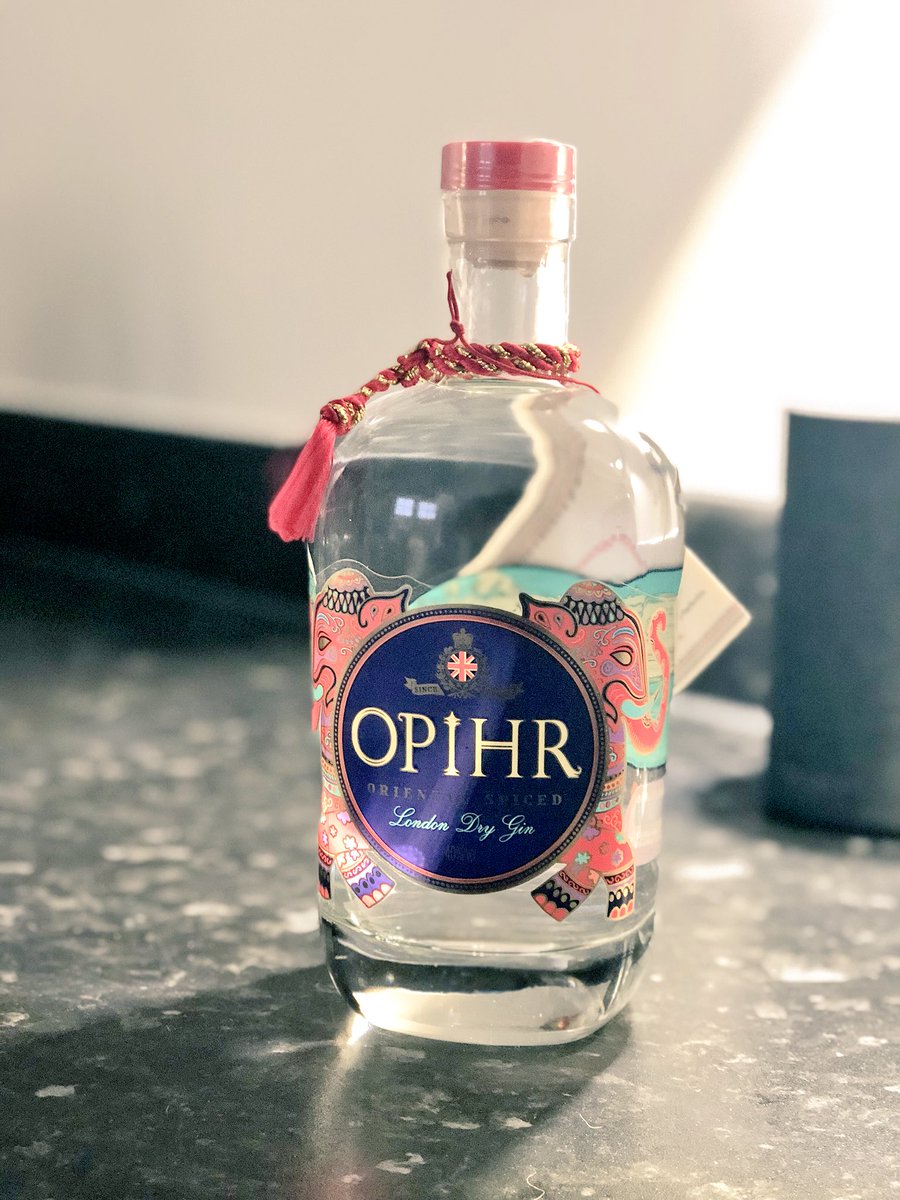 AidanFlanagan's tweet photo. Gin gifts are always the best!! Thank you so much @SJ_Holland ππ» #gin #MovingInGift @OpihrGin https://t.co/lnLPzmVSWd