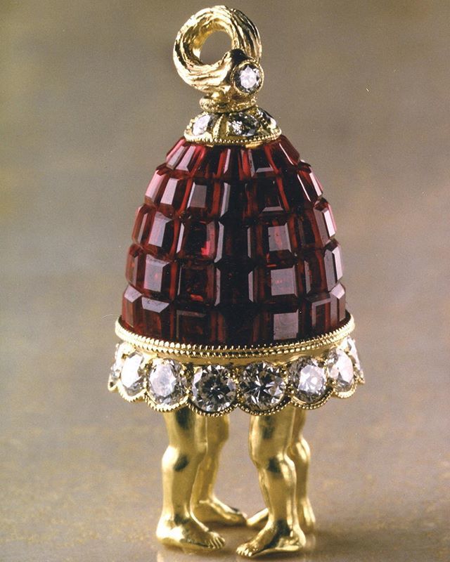 AnthonyLent's tweet photo. Vintage AL Invisibly set ruby pendant in 18k Yellow Gold, Platinum, and Diamonds. En Tremblant...anatomically correct. .
.
.
#luxurwithaface #invisiblesetting #ruby #entremblant #finejewelry https://t.co/Z8QbL8BPQG