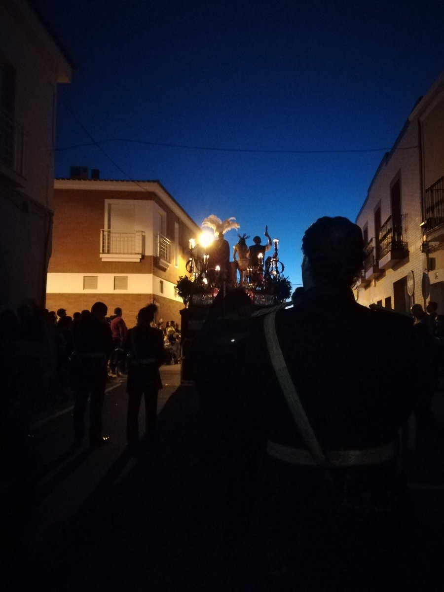LaPasionMerida's tweet photo. Ya estamos en la calle, con la Hermandad del @calvariomerida
#semanasantamerida18 #MartesSanto18 https://t.co/ydxZm8JwLZ