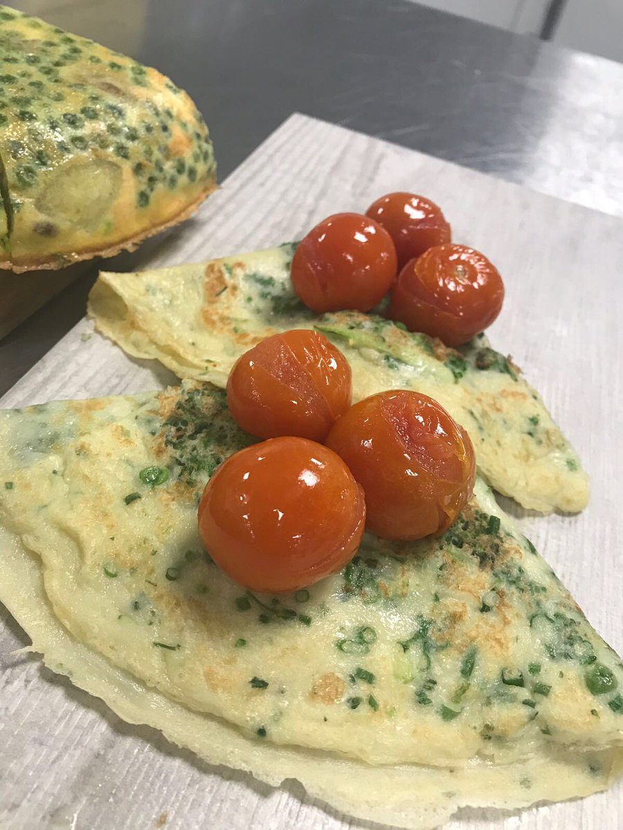 JustEatMyTweet's tweet photo. Breakfast training with @MattbyneJ today!  #omelette #fritatta #breakfastpots what’s your pick?? https://t.co/BSJmNbdoml