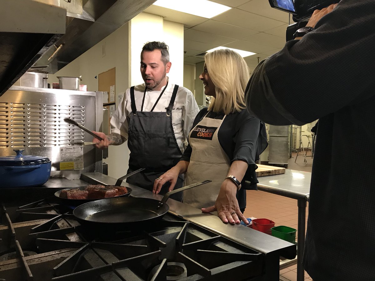 GLScienceCtr's tweet photo. Chef Hawk gave @jenpicciano a few insider tips to making the #braised #shortribs from our delicious #catering menu! Look for the full #segment during #Unwired on @cleveland19news this #Friday at 4:30 p.m.! @LevyRestaurants #Yum #clevelandfood #foodies #eventsmenu #StayCuriousCLE https://t.co/F862VN3tYn
