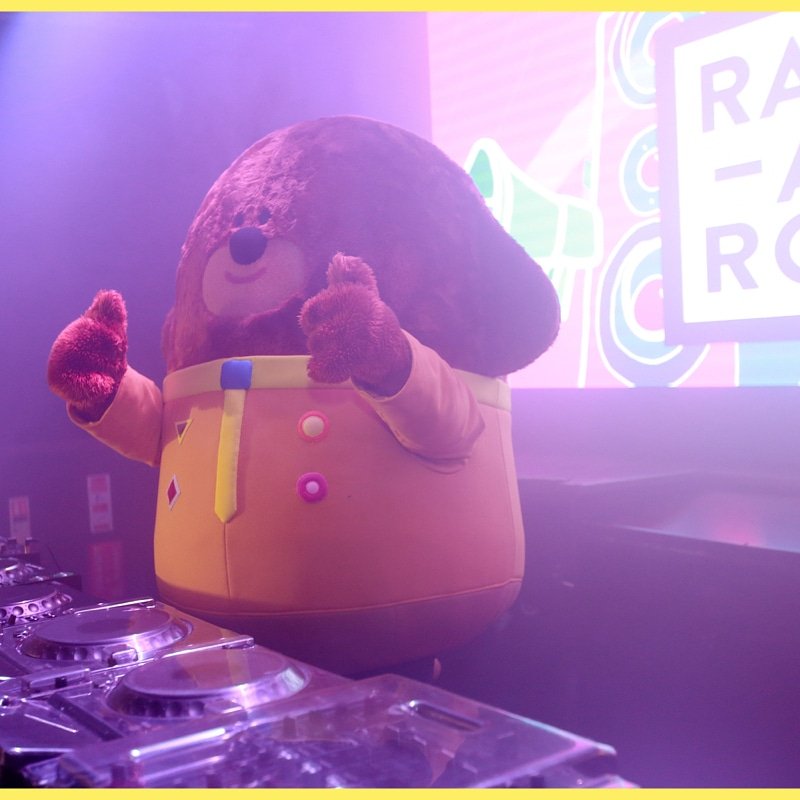 GoGoGoOfficial's tweet photo. Check this out! We made a new friend in the lovable, huggable @HEYDUGGEE
Altogether now! STICK-STI K-STICK-STICK https://t.co/zw2cNTrjLa #gogogo #heyduggee #cbeebies #sticksong #ravearoo
#children #squadgoals #londonkids #londonfamily #gogogoshow #parents #parenting #fanlove https://t.co/2HbMIuGkRD