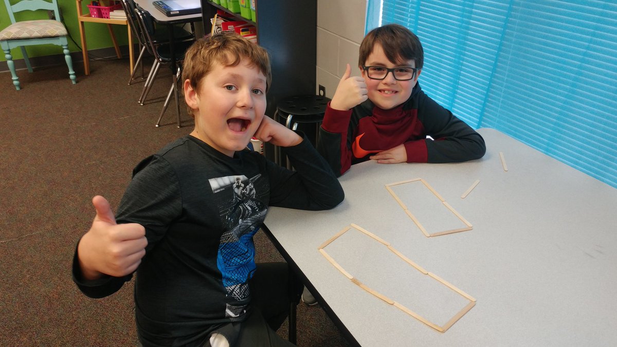 mrsvolkens's tweet photo. Creating quadrilaterals with various attributes. #3rdgradegeometry https://t.co/YGNhvanVRx
