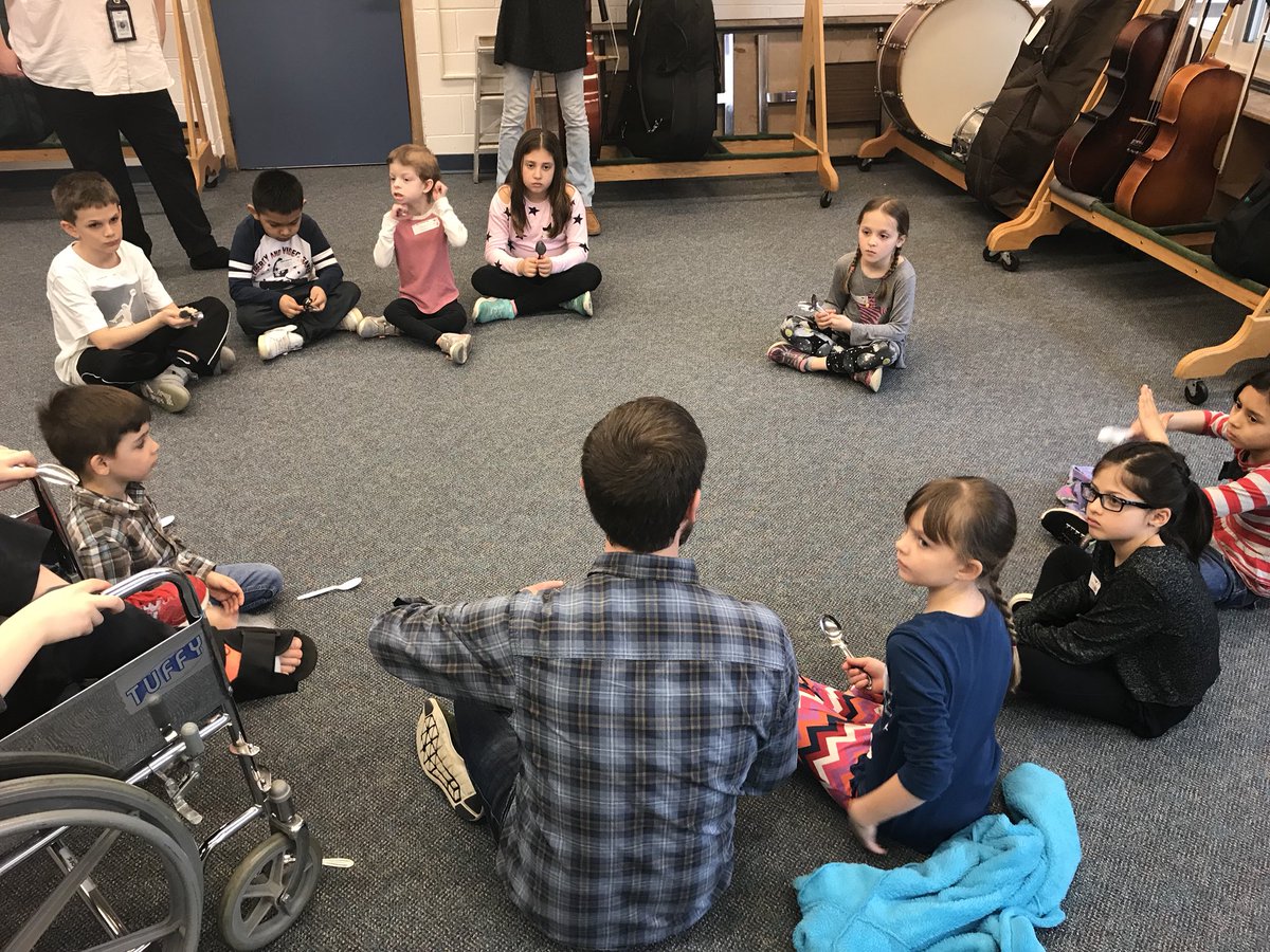 WTArtRoom's tweet photo. Arts in Action 2018 @WayneThomasscho Barn Dance with @RAmusicHP Playing the Spoons! #YouthArtMonth https://t.co/XYRBnCOGPk