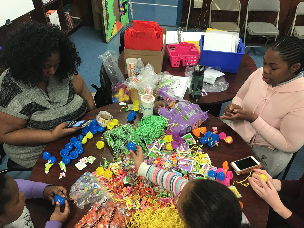 CSDClaudia111Q's tweet photo. Prepping for our EGGSTRAVAGANZA on Thursday!!! 🐥🐣🐰 https://t.co/29v5IR9pU7