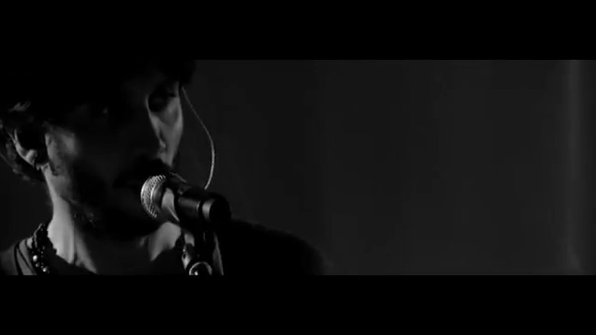 rtl1025's tweet photo. Essere tutto o essere niente essere ossigeno che nutre la mente essere un vecchio vestito stirato @FabrizioMoroOff #MoroLiveRTL1025 https://t.co/274PhsMxRQ