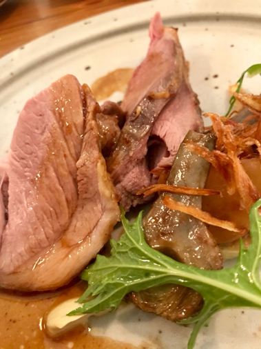 LPVien's tweet photo. LPV, c'est toute une histoire ! La vraie, celle du temps qui passe et des amitiés qui perdurent autour de grand moment de gastronomie ! 
Bon anniversaire au cercle LPV Paca qui fête ses 10 ans avec bonheur et générosité !  
https://t.co/n85SR6S9OO https://t.co/uHv3sLPPa6