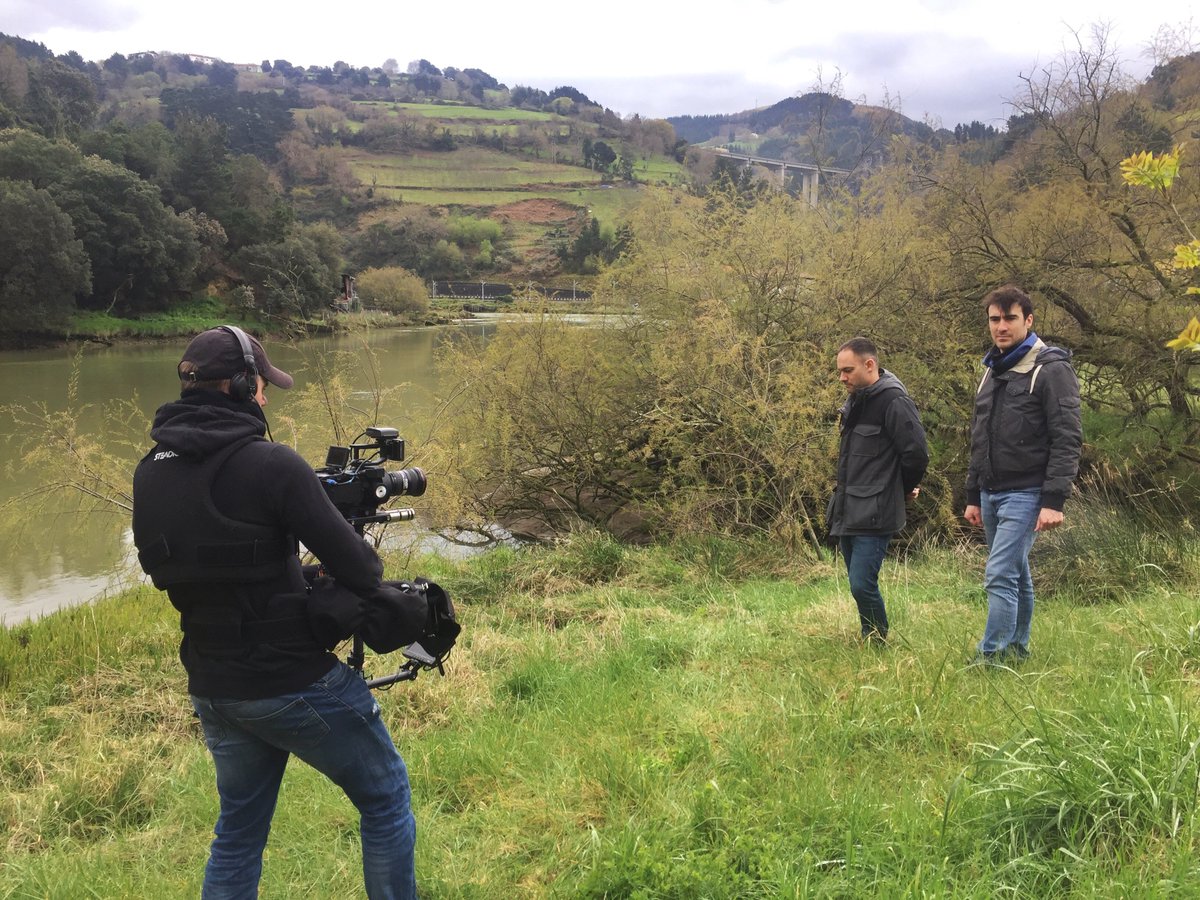 PrFeuillage's tweet photo. Deuxième jour de tournage au #Paysbasque espagnol. C'est beau ! #LifeLema #pollutionplastique @Benjenstudio https://t.co/51xueVL3lt