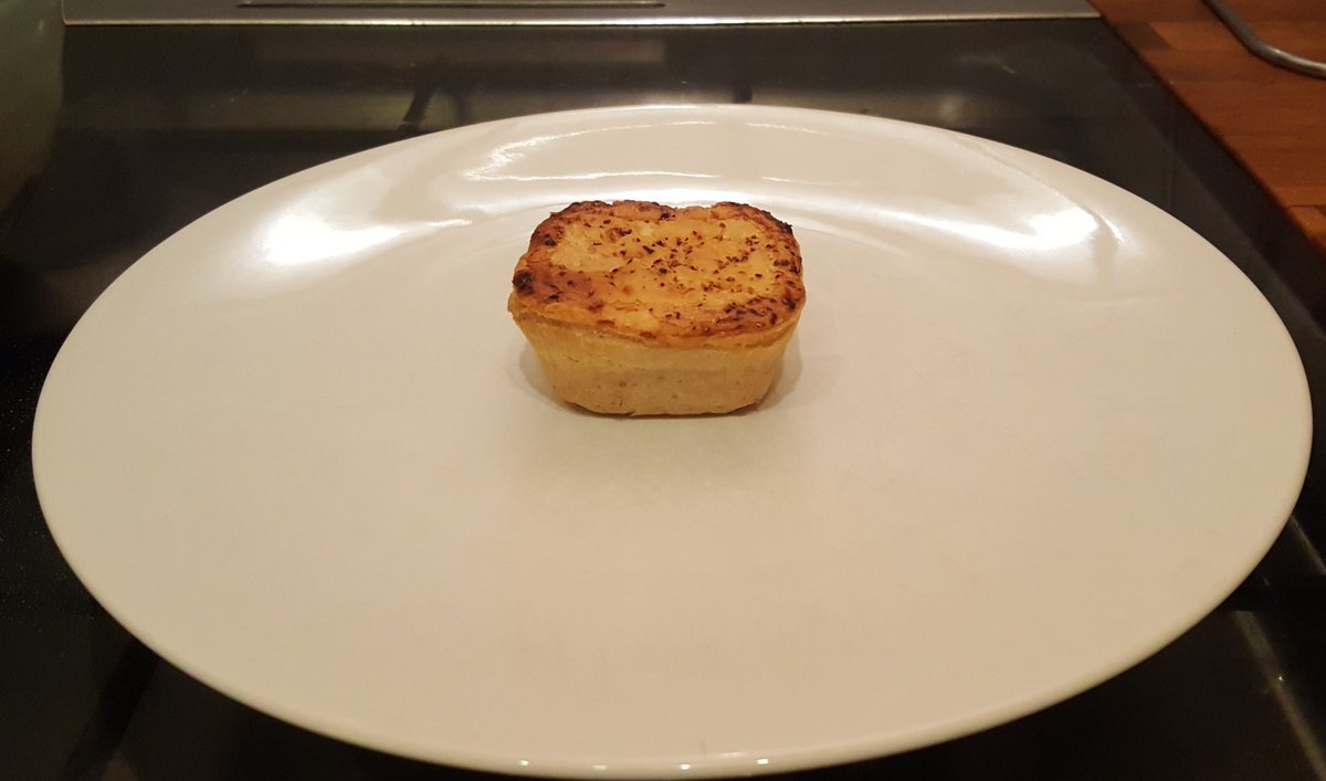 katebp's tweet photo. Ooh, a whole pie but only 174 calories, I thought.
Oh.
#tinypie #eatenbiggergrapes #CremeEggForPudding https://t.co/niTVAE6ftW