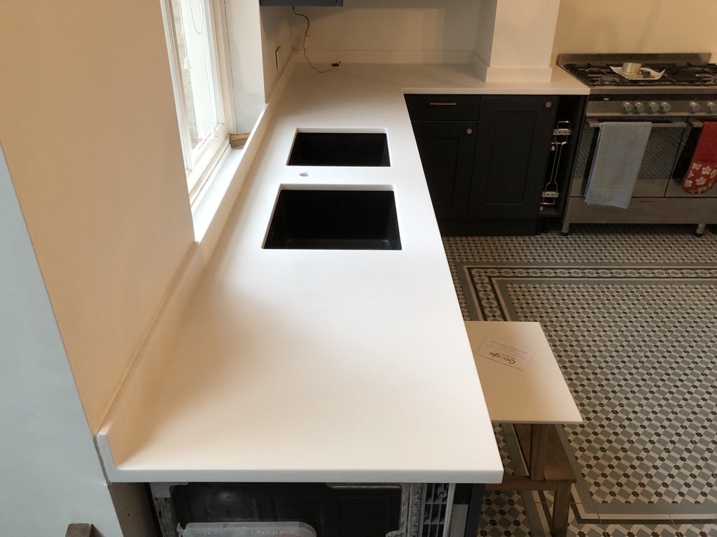SheffieldSolid's tweet photo. Luxurious Tristone Snow Pearl worksurfaces...😎expertly installed today by our team in Leeds...! 
#madeinsheffield #tristoneuk #solidsurface #sheffieldissuper 

https://t.co/cIumUEEBpe https://t.co/iTrd97SJYq