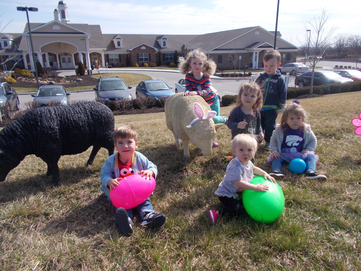 benton_house's tweet image. #BentonHouseSheep at #Raymore! Our #AssistedLiving community is ready for sweet Easter treats!