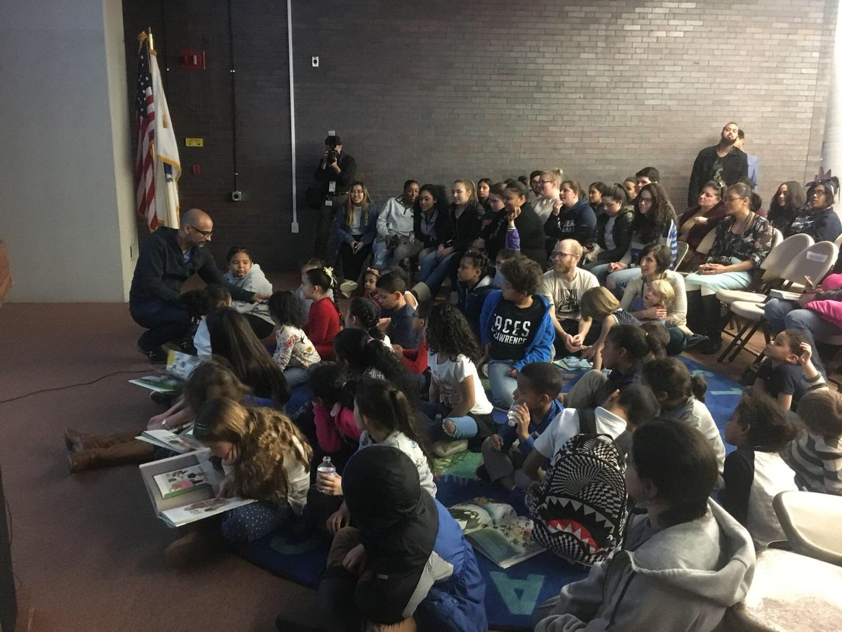 lawfreelibrary's tweet image. Yesterday’s event was amazing!! Thank you @junotdiaz for coming to Lawrence and creating a book for our children! You are truly an inspiration! 💕
