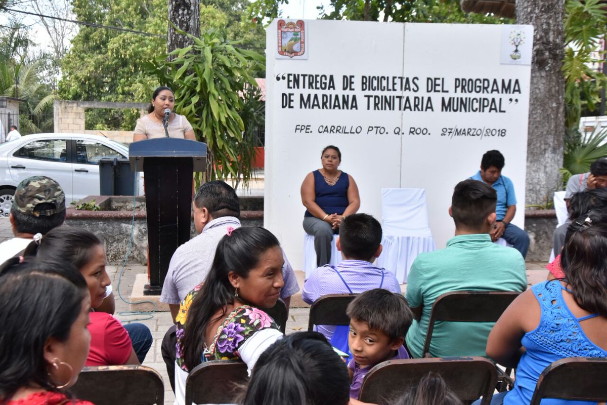 AytoFcp's tweet photo. Entrega @PamePerera becas de transporte en bicicletas para estudiantes de escasos recursos procedentes de la zona rural.
 https://t.co/AeSZVsgZG6

#GobiernoDeVisiónYCompromiso #FelipeCarrilloPuerto #FCP https://t.co/HOJaFPUZH5
