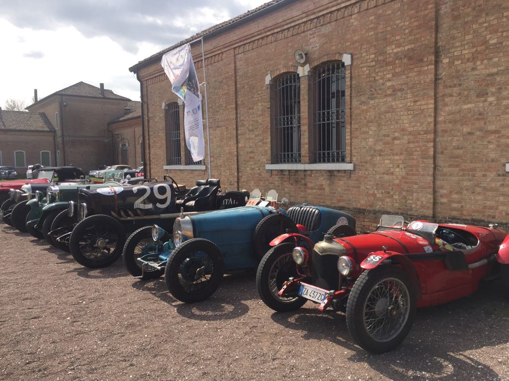 old_car24's tweet photo. https://t.co/P7d8z44ERe https://t.co/dgVu2HFlji