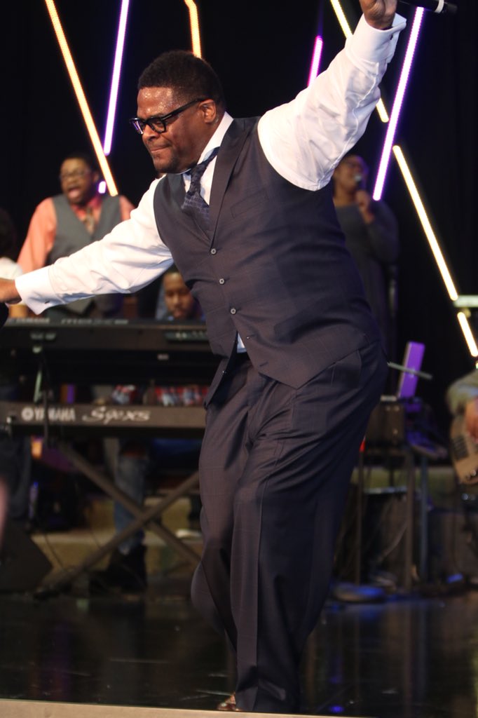 fellowshipchi's tweet photo. We hope you’re ready for another fantastic night! #JesusWeek18 in FULL EFFECT! #FellowshipChicago https://t.co/2pPICmGLSM