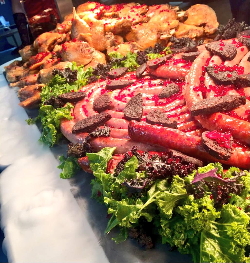 DjDazinthekitch's tweet image. Molecular gastronomy french theme night, great food and great team work from the Adams team and supporting team members from our local contracts @HabsAdamsGS @CateringAcademy @ServestFoodCo #spherification #dryiceice-cream #reversespherification #cloudefoam 🍽️🍴🍽️🍴