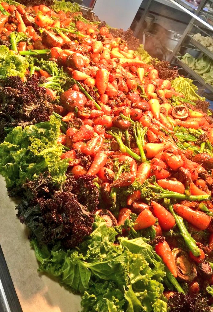 DjDazinthekitch's tweet image. Molecular gastronomy french theme night, great food and great team work from the Adams team and supporting team members from our local contracts @HabsAdamsGS @CateringAcademy @ServestFoodCo #spherification #dryiceice-cream #reversespherification #cloudefoam 🍽️🍴🍽️🍴