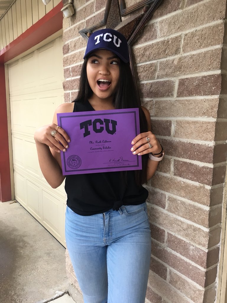 calderon3192000's tweet photo. I’m so greatful to everyone that has supported me! I am so grateful to have been awarded a full ride scholarship to TCU 💜🐸#communityscholar #Gofrogs @SamHoustonHS @TCU https://t.co/0PULm7BuWj