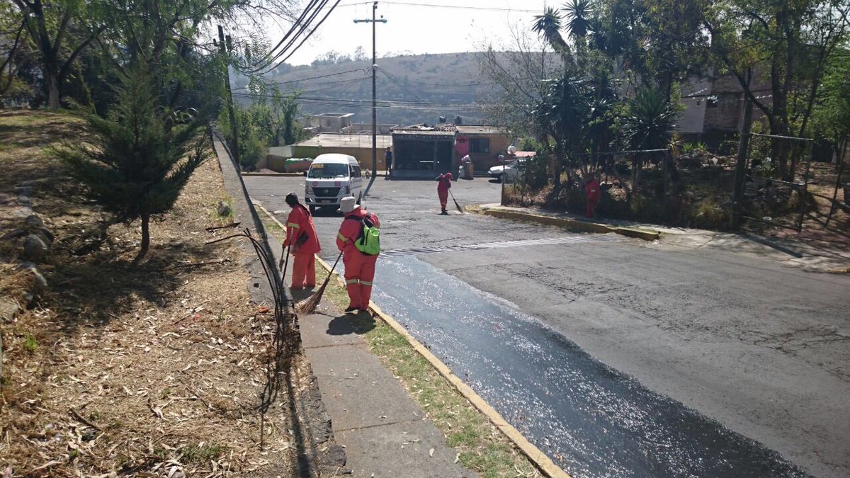 DSPAtizapan's tweet photo. Servicios Públicos trabaja con pasión por un municipio limpio. https://t.co/aHaqIEwboZ