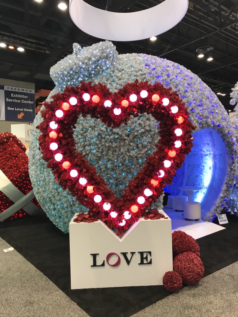 angwire60's tweet photo. Got that #globalshop love!   Been a great show so far 😍 #love #retail https://t.co/rjEM4bVLgT