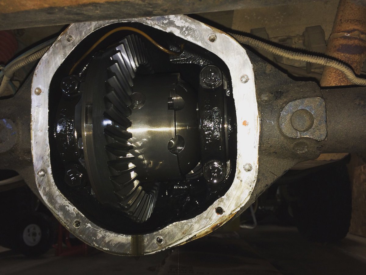 TheDoddVentures's tweet photo. Changing out that old gear in the #YJ rear differential tonight! Am I the only one who loves the smell of gear oil??? #Dana44 #ARBLocker #Wrangler #Jeep #Jeeplife https://t.co/xuECwN1DXK