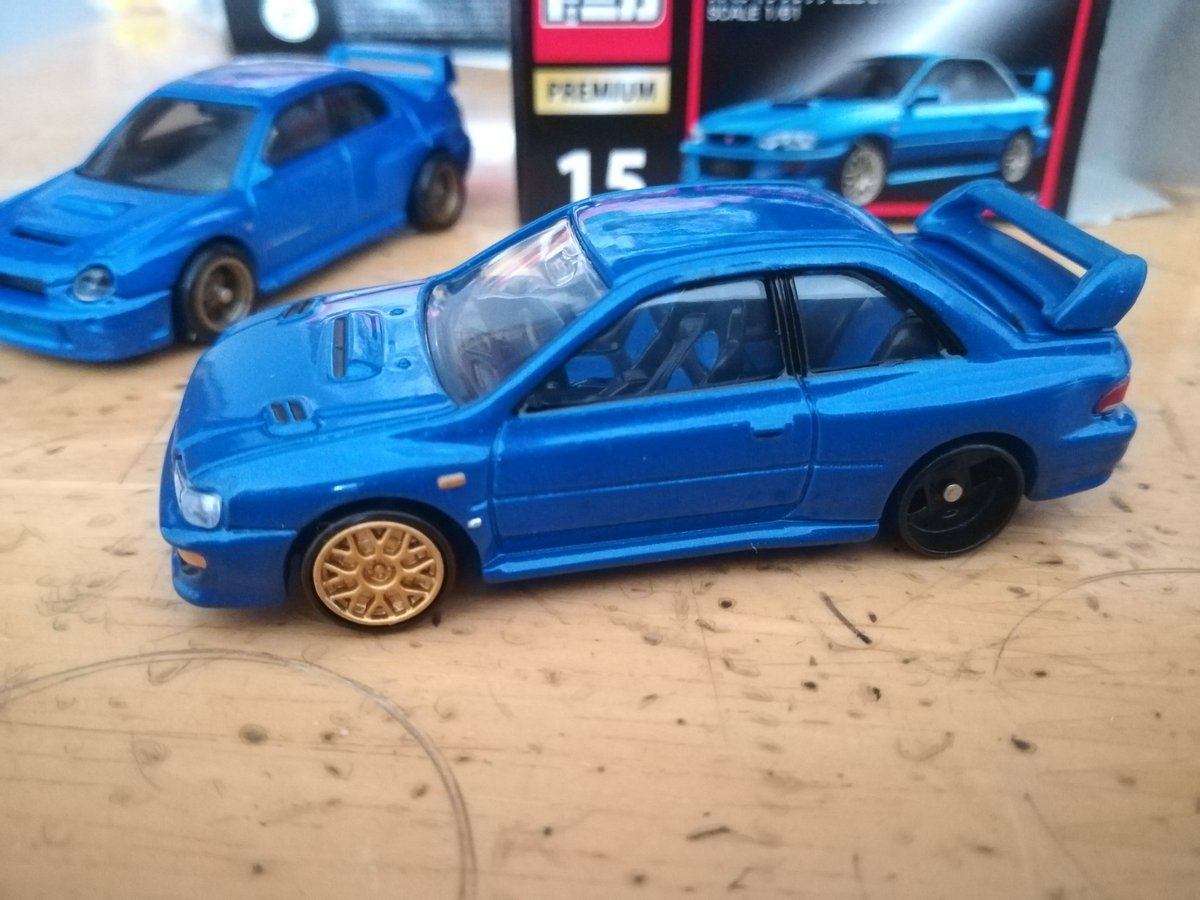 お迎えしたトミカプレミアム22B、まさかのエラー品でした。リア