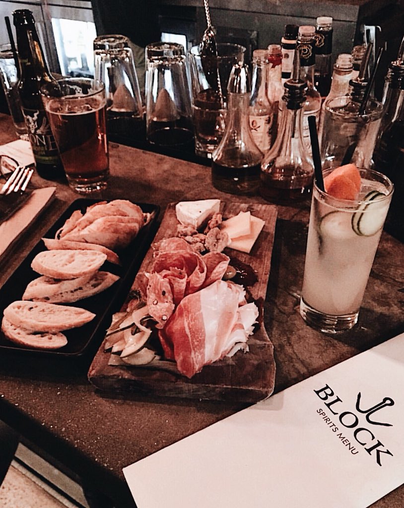 Cocktails + Charcuterie 😍🤤
Make sure to include Block on your weekend plans! 👌🏽

#blockbutcherbar #charcuterie #cocktails #weekend #saturday #yum #cocktail