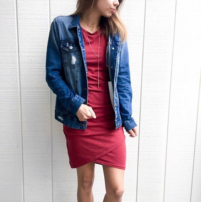 fishbowlfashion's tweet photo. If you don’t own this $56 dress you are missing out 👌🏼 It’s practically perfect in every way and comes in 7 colors 🌈 I’ve had this dress for over a year and have worn it more times than I can count! 
Snag one for yourself via @liketoknow.it or by cli… https://t.co/c5AoKtPpaO https://t.co/84rbCqxRAD