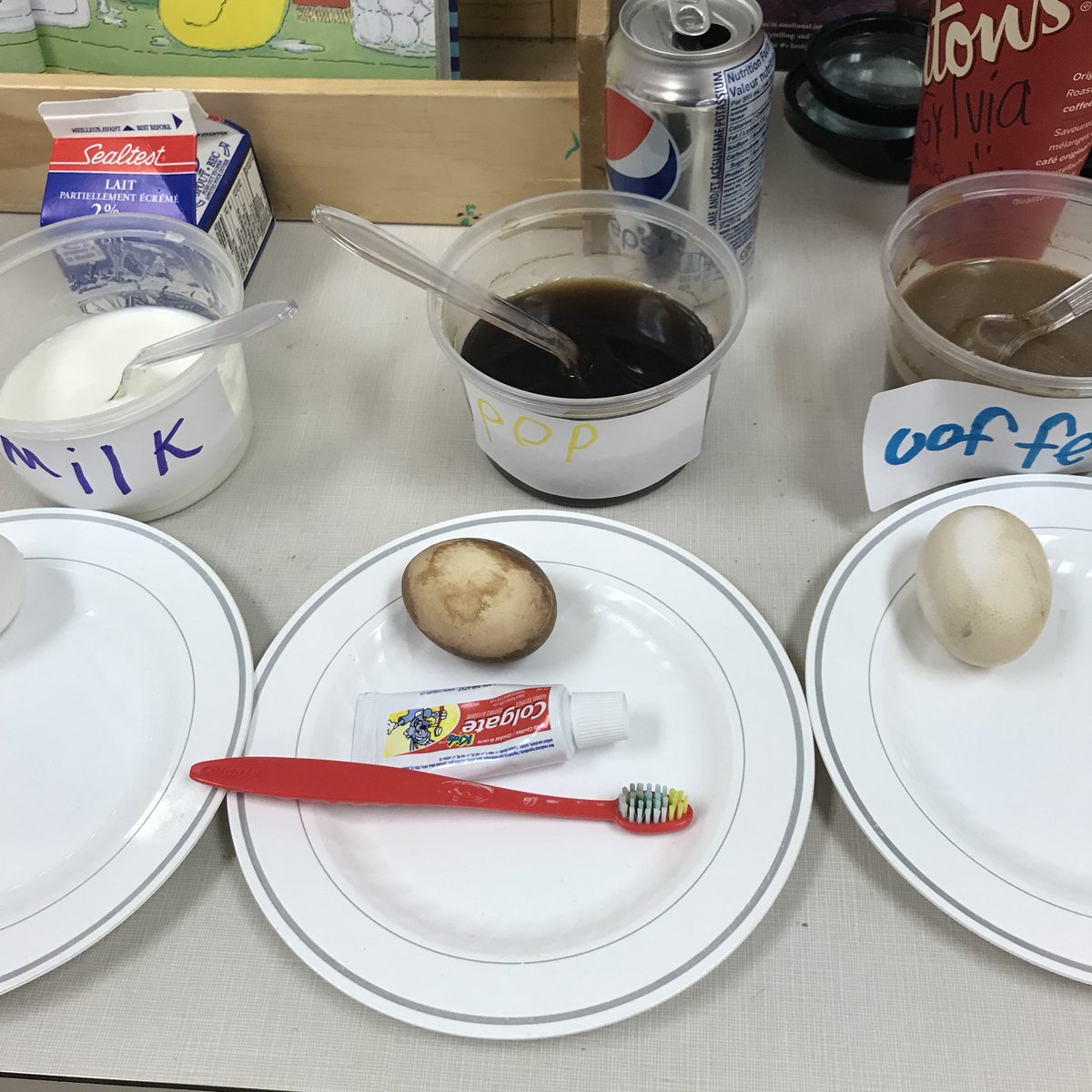 vocinosvoice's tweet photo. We are learning about Dental Health. #experimentsarecool https://t.co/0nQ4hcRREn