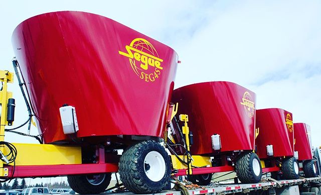 SupremeMixer's tweet photo. Busy day, these Segue 4S are heading to their new home. #farm #agforever #buildingequipment https://t.co/crmjY9ocpn